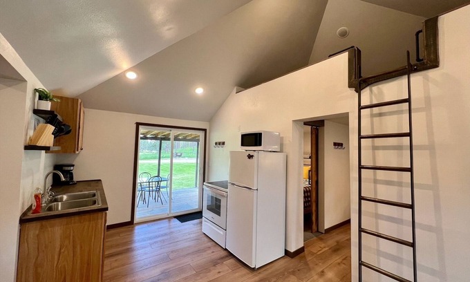 Rapid City Cabina | Horse Creek Resort - Cabin 12