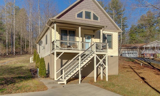 Horse Shoe Casa | Horse Shoe near DuPont, Pisgah