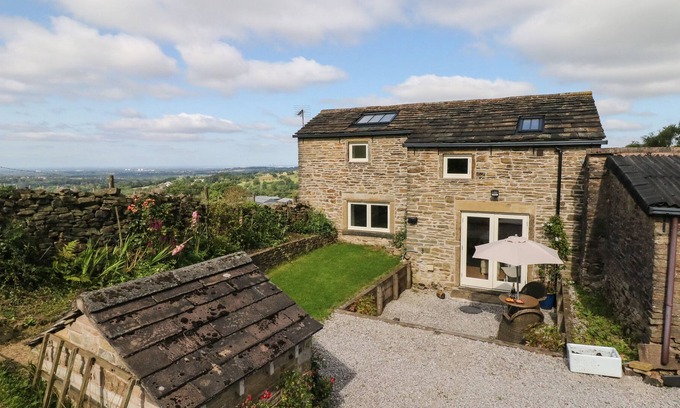 Mellor Cabaña | HORSEPOOL COTTAGE BARN, romantic, with a garden in Marple Bridge