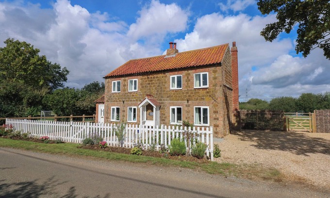 Pentney Cabaña | HORSESHOE COTTAGE, pet friendly, character holiday cottage in Pentney
