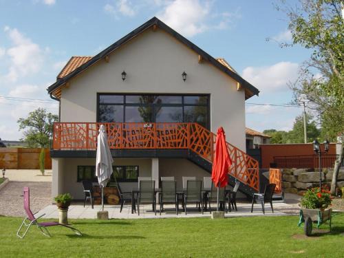 Gondrecourt-le-Chateau Casa | Horville Garden Retreat