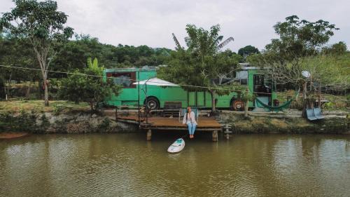 Serra Otro | Hospedagem Ônibus na Roça em Serra ES