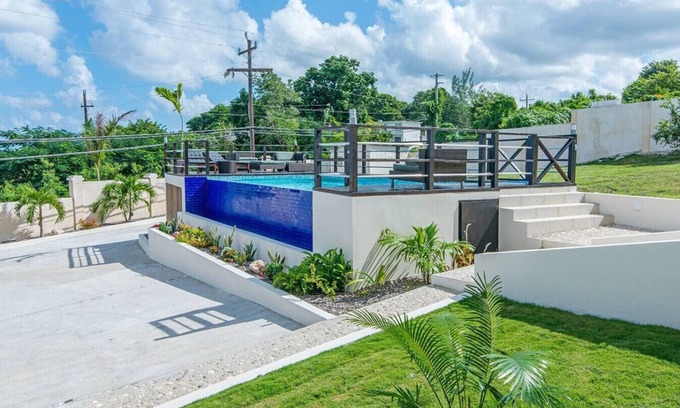 IronShore Estates Apartamento | Hospitality Expert NCB5: Pool, Beach & Chef