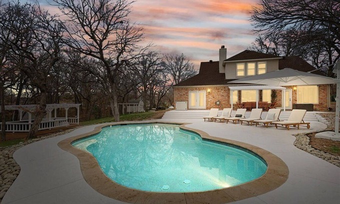 Azle Casa | ★Host Events! Heated pool, Sauna, Games & Pizza oven->33 min Forth Worth★