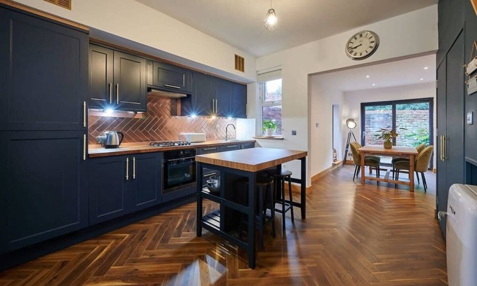 Liverpool Casa | Host & Stay | 19 Garswood