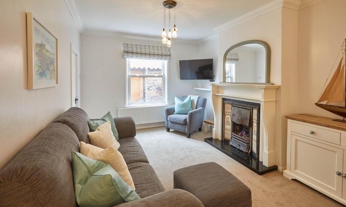 Whitby Casa | Host & Stay - Adventure House