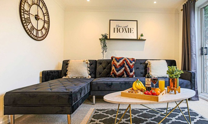Milton Keynes Casa | Host & Stay | Chicksands Avenue