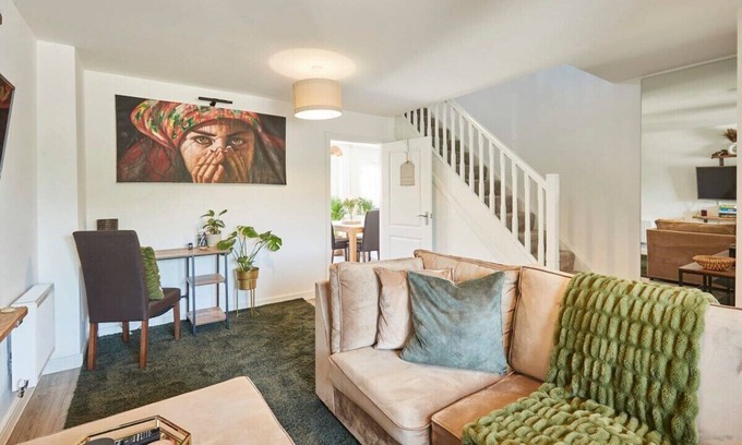 Highnam Casa | Host & Stay | Cornflower Way