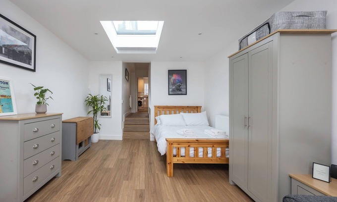 Woodingdean Apartamento | Host & Stay | Downland Studio