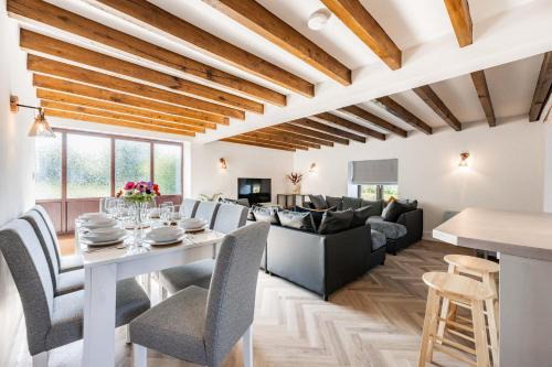 Roughton Casa | Host & Stay - Fender Cottage