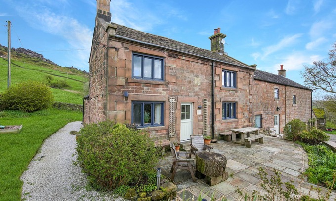 Leek Casa | Host & Stay | Lakeview Cottage - Upper Hulme