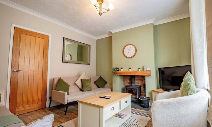 Ashbourne Casa | Host & Stay | Mayfield House