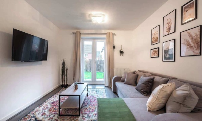 Peterborough Casa | Host & Stay | Moresby Way