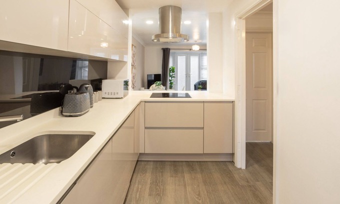 Wolverton Casa | Host & Stay | Oriel Close