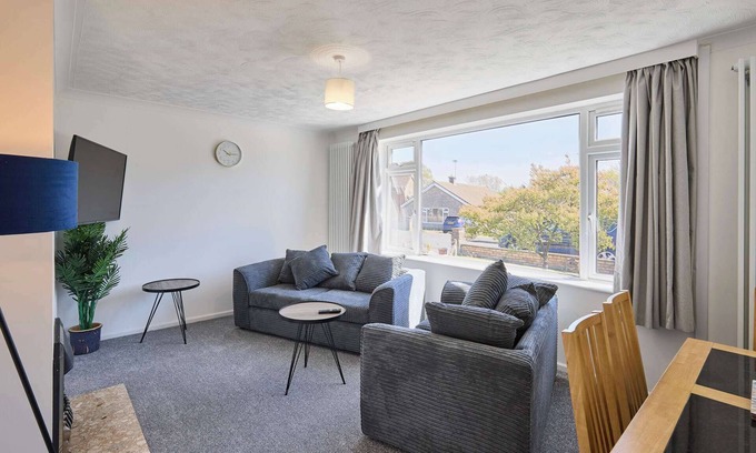 Thetford Casa | Host & Stay | Park View