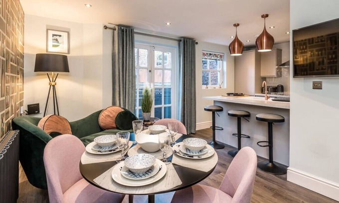 Hope Street Casa | Host & Stay | The Pilgrim Coach House