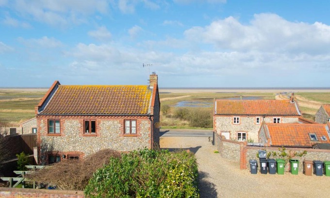 Salthouse Casa | Host & Stay - Tystie Cottage