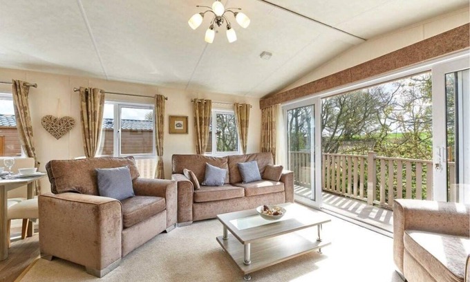 Morpeth Cabina | Host & Stay | Yolo Lodge