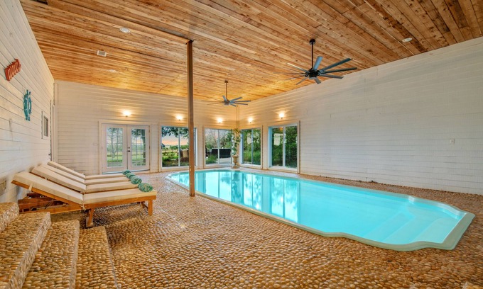 Bryan Casa | Host the Perfect Stay:15-Person House with Indoor Pool, 2 Grills & Entertainment