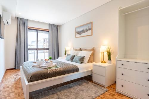 Paranhos Apartamento | Host Wise - Bright and Elegant Urban Flat with Balcony