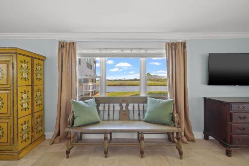 Temperanceville Casa | Hosta Cottage - Beautiful, Waterfront, Luxury