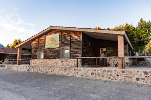 Las Capellanias Complejo | Hostal - Bungalows Camping Cáceres