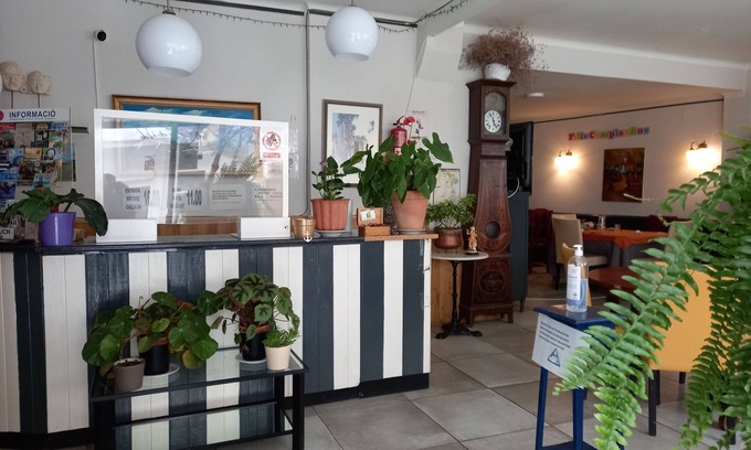 Centro de Roses Casa | Hostal Creus