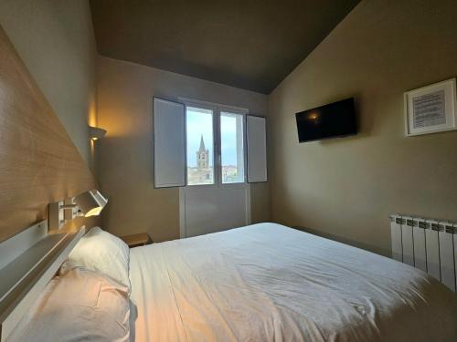 Sanguesa Casa | Hostal JP y Estudios