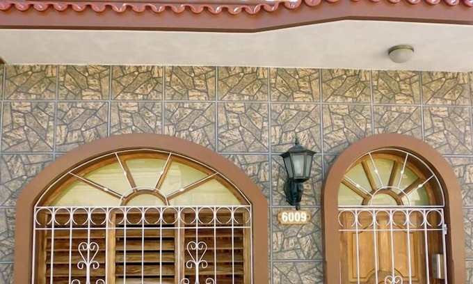 Cienfuegos Casa | Hostal Los Vitrales