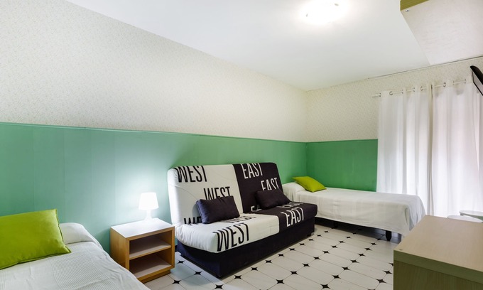 El Poble-sec Casa | Hostal oliveta
