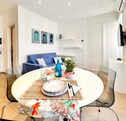 Finale Pia Apartamento | Hostdomus - White and Sea Suite