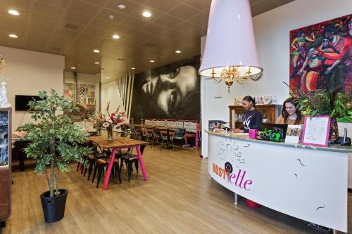 Bijlmer-Centrum Hostal | Hostelle - women only hostel Amsterdam