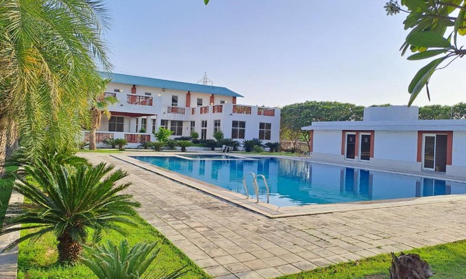 Faridabad Casa | Hostie Jacranda-3BHK Farm House 40Mins from Gurgaon-Delhi