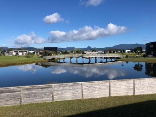 Matarangi Casa | Hosts on the Coast Lake View