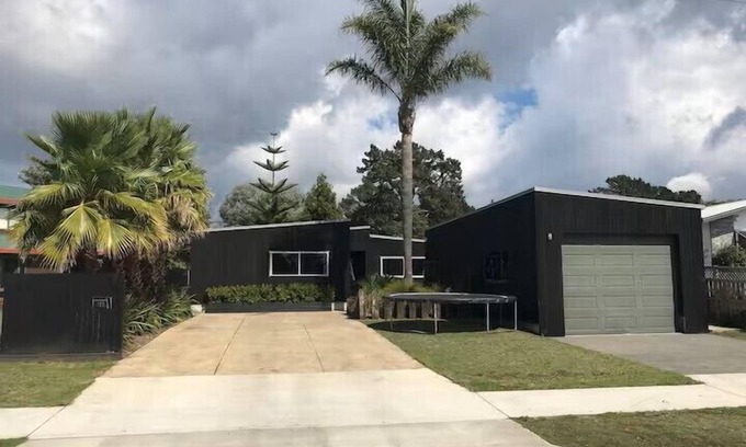 Whangamata Casa | Hosts on the Coast Whanga Escape