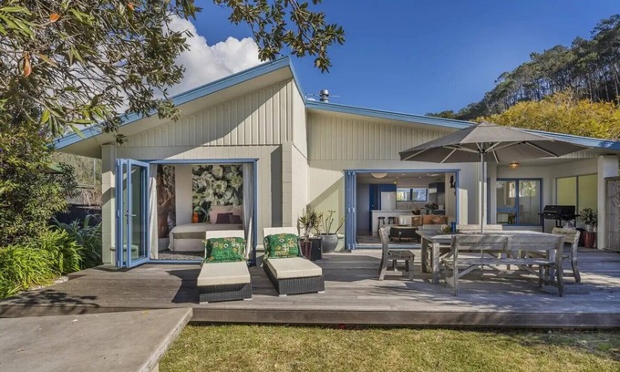 Hahei Casa | Hosts on the Coast Seaview Oasis