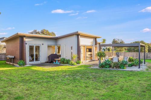 Matarangi Casa | Hosts on the Coast Titoki Magic