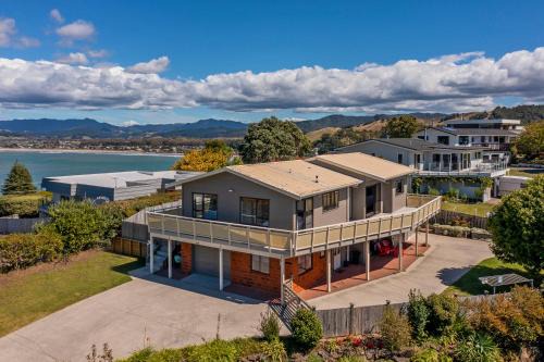 Whitianga Casa | Hosts on the Coast - Views over Whiti Terrace