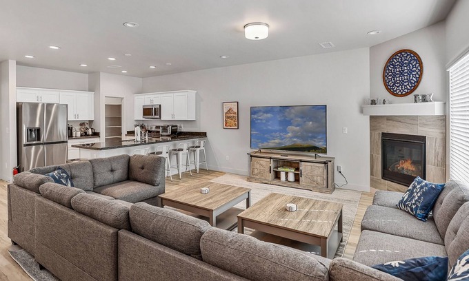 Bellemont Casa | Hosts up to 8! Family and Pet Friendly! Close to Grand Canyon, Bearizona, Flagstaff, Williams