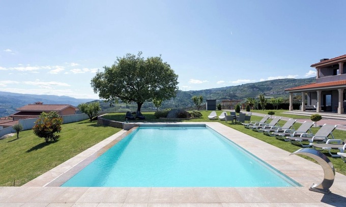 Miguas Casa | HostWise – Douro View Villa w/ 10 Suites and Pool