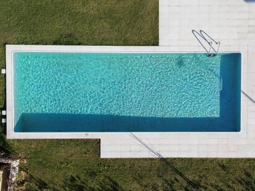 Vila Nova de Gaia Apartamento | HostWise - Modern Flat w/Balcony, Garage & Pool