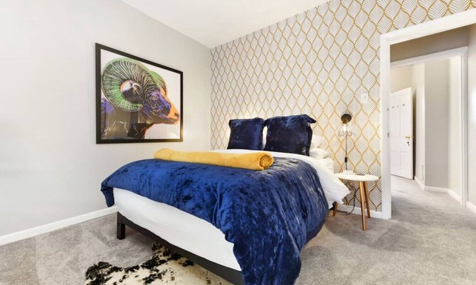 Lawrenceville Casa | ★ HostWise Stays ★ 4 Blocks From UPMC Children's