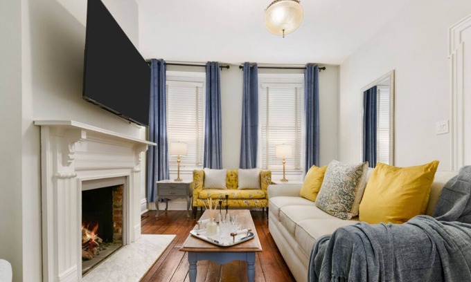 Central Northside Casa | ★ HostWise Stays ★ Restored Victorian in the Mexican War Streets! Garage parking, family friendly