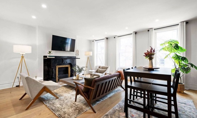 Central Northside Apartamento | ★HostWise Stays★ Stylish War Streets Retreat | Easy Walk to Stadiums & Dining