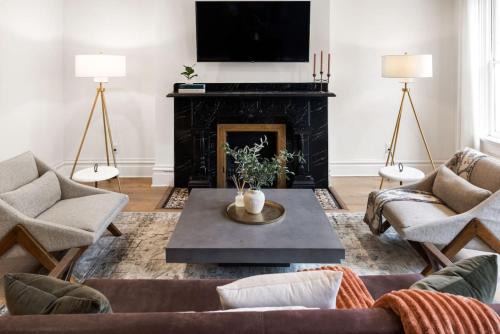 Central Northside Apartamento | HostWise Stays - The Palo - Stylish War Streets Retreat, Highly Walkable
