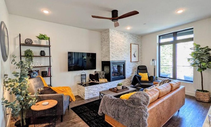 Willow Grove Casa | HostWise Stays - The River West - Hot Tub, Parking, Fire Pit, and more
