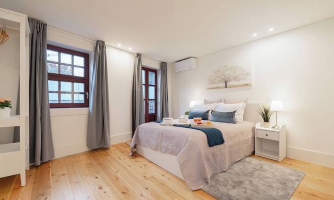 Guimaraes Apartamento | HostWise - Sunny Flats w/ Balcony
