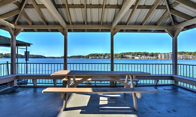 Lake Hamilton Apartamento | Hot Springs Condo on Lake Hamilton w/ Balcony!