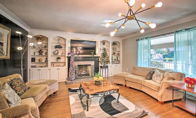 Hot Springs Casa | Hot Springs Home Walk to Oaklawn!