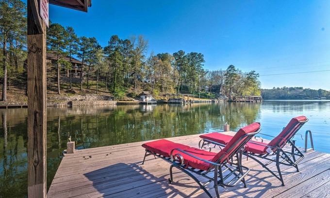 Piney Casa | Hot Springs Lakefront Home with boat dock and kayaks